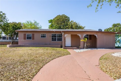 Villa ou maison à vendre à Miami, Floride: 4 chambres, 127.09 m2 № 1701064 - photo 10