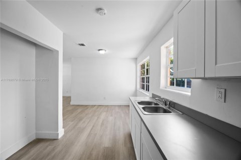 Villa ou maison à vendre à Miami, Floride: 4 chambres, 127.09 m2 № 1701064 - photo 19