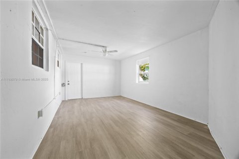 Villa ou maison à vendre à Miami, Floride: 4 chambres, 127.09 m2 № 1701064 - photo 25