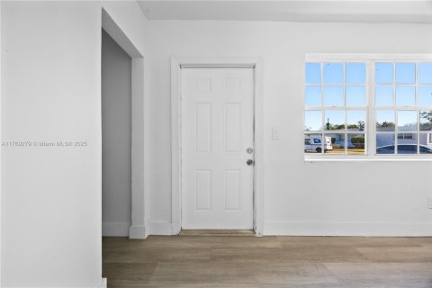 Villa ou maison à vendre à Miami, Floride: 4 chambres, 127.09 m2 № 1701064 - photo 14