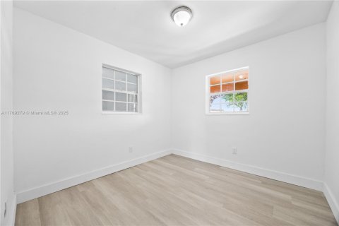 Villa ou maison à vendre à Miami, Floride: 4 chambres, 127.09 m2 № 1701064 - photo 21