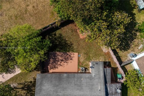 Villa ou maison à vendre à Miami, Floride: 4 chambres, 127.09 m2 № 1701064 - photo 11