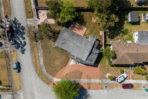 Villa ou maison à vendre à Miami, Floride: 4 chambres, 127.09 m2 № 1701064 - photo 3