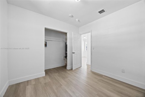 Villa ou maison à vendre à Miami, Floride: 4 chambres, 127.09 m2 № 1701064 - photo 26