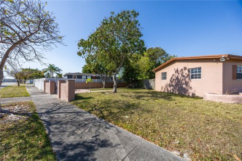 Villa ou maison à vendre à Miami, Floride: 4 chambres, 127.09 m2 № 1701064 - photo 6