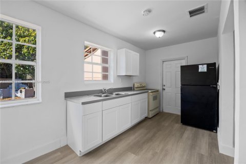 Villa ou maison à vendre à Miami, Floride: 4 chambres, 127.09 m2 № 1701064 - photo 17