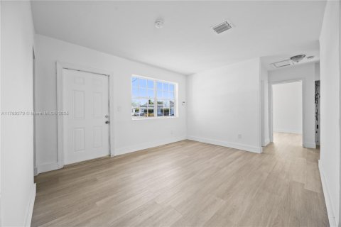 Villa ou maison à vendre à Miami, Floride: 4 chambres, 127.09 m2 № 1701064 - photo 20