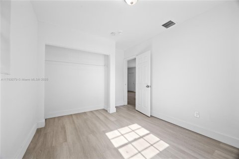Villa ou maison à vendre à Miami, Floride: 4 chambres, 127.09 m2 № 1701064 - photo 22