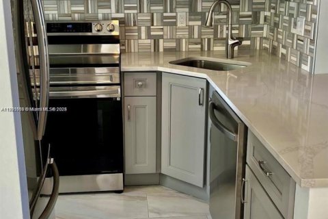 Copropriété à louer à Fort Lauderdale, Floride: 1 chambre, 72.46 m2 № 1975206 - photo 2