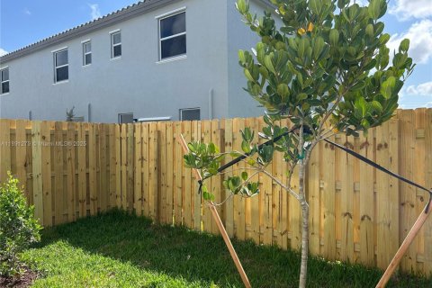 Снять в аренду таунхаус в Флорида-Сити, Флорида 3 спальни, 127.83м2, № 1944658 - фото 22