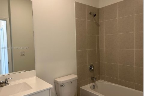 Снять в аренду таунхаус в Флорида-Сити, Флорида 3 спальни, 127.83м2, № 1944658 - фото 13