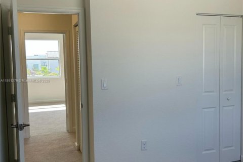 Снять в аренду таунхаус в Флорида-Сити, Флорида 3 спальни, 127.83м2, № 1944658 - фото 21