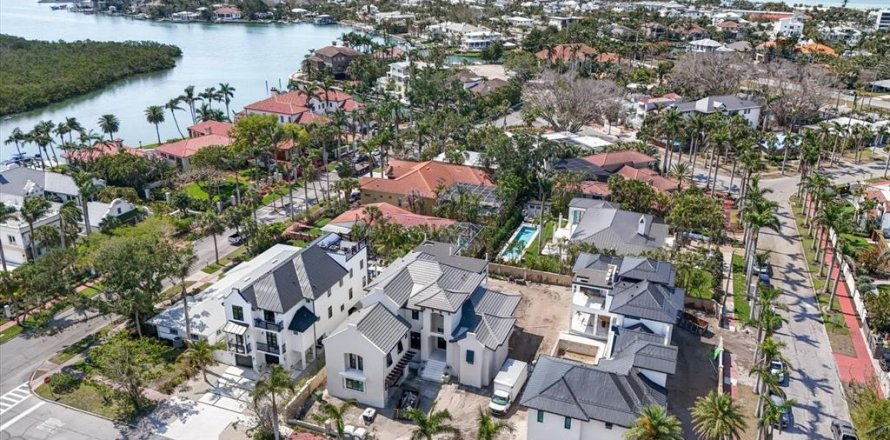 Casa en Sarasota, Florida 6 dormitorios, 415.37 m2 № 1651892