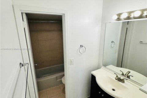 Купить кондоминиум в Норт-Майами, Флорида 1 спальня, 74.88м2, № 1957818 - фото 10