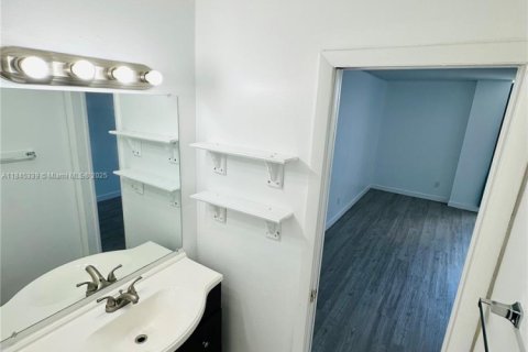 Купить кондоминиум в Норт-Майами, Флорида 1 спальня, 74.88м2, № 1957818 - фото 11