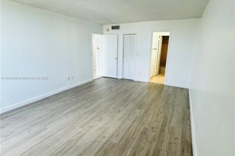Купить кондоминиум в Норт-Майами, Флорида 1 спальня, 74.88м2, № 1957818 - фото 9