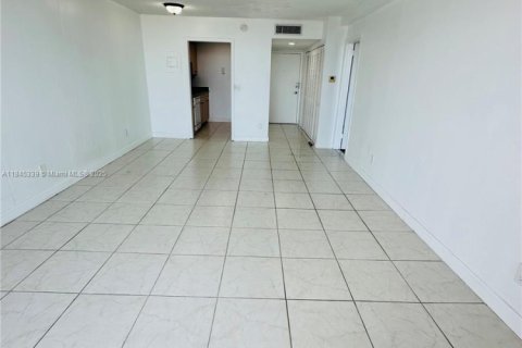 Купить кондоминиум в Норт-Майами, Флорида 1 спальня, 74.88м2, № 1957818 - фото 7