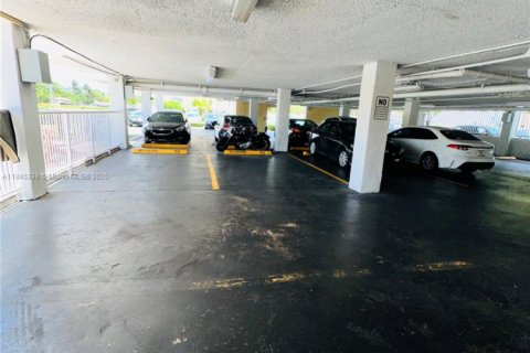 Купить кондоминиум в Норт-Майами, Флорида 1 спальня, 74.88м2, № 1957818 - фото 17