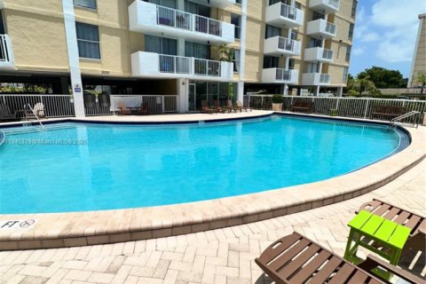 Купить кондоминиум в Норт-Майами, Флорида 1 спальня, 74.88м2, № 1957818 - фото 16