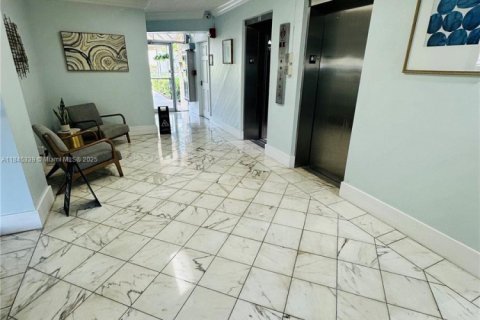 Купить кондоминиум в Норт-Майами, Флорида 1 спальня, 74.88м2, № 1957818 - фото 21