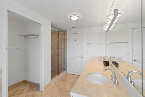 Condo in Miami, Florida, 2 bedrooms  № 2053111 - photo 30