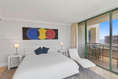 Condo in Miami, Florida, 2 bedrooms  № 2053111 - photo 13