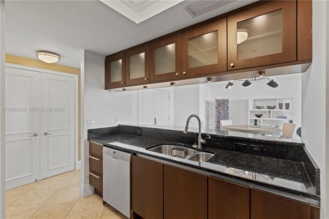 Condo in Miami, Florida, 2 bedrooms  № 2053111 - photo 25