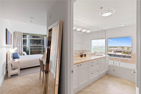 Condo in Miami, Florida, 2 bedrooms  № 2053111 - photo 17