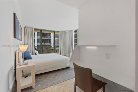 Condo in Miami, Florida, 2 bedrooms  № 2053111 - photo 15