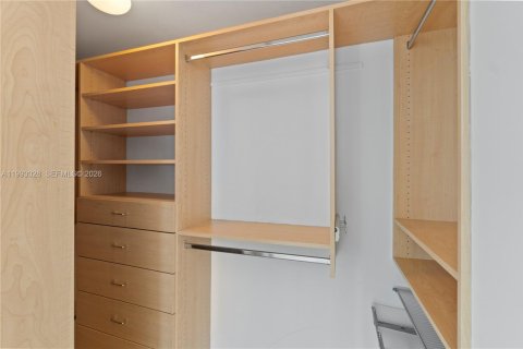 Condo in Miami, Florida, 2 bedrooms  № 2053111 - photo 19