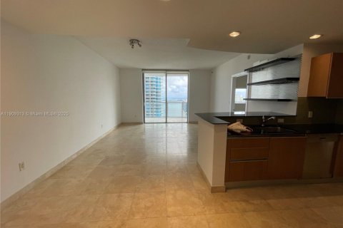 Снять в аренду кондоминиум в Майами, Флорида 1 спальня, 89.46м2, № 1964980 - фото 1