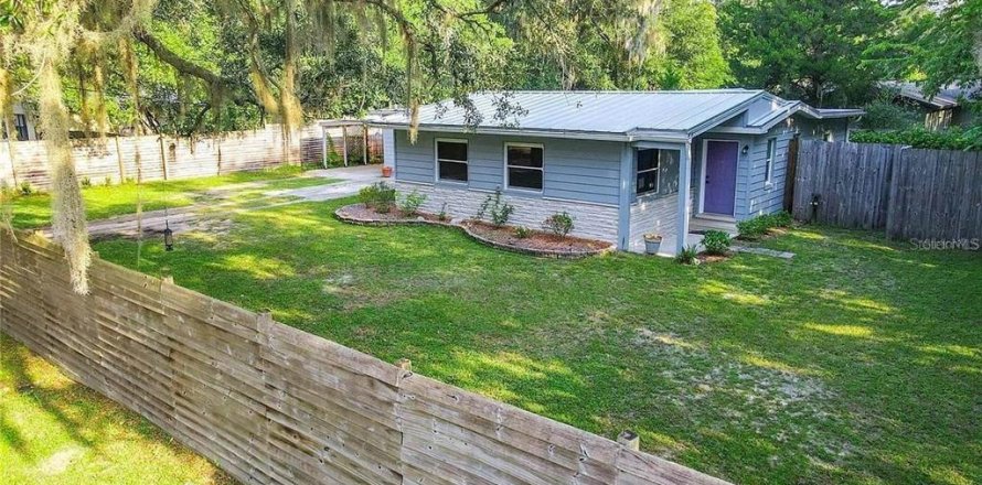 House in Gainesville, Florida 3 bedrooms, 142.33 sq.m. № 1907390