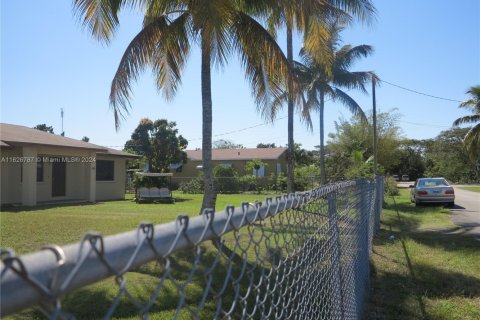 Casa en venta en Homestead, Florida, 1 dormitorio, 76.55 m2 № 1938281 - foto 5