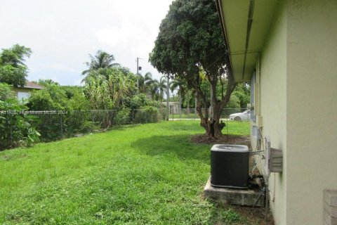 Casa en venta en Homestead, Florida, 1 dormitorio, 76.55 m2 № 1938281 - foto 9