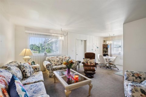 Condominio en venta en Sun City Center, Florida, 2 dormitorios, 89.19 m2 № 2103528 - foto 7