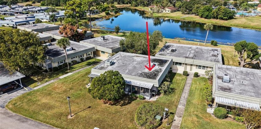 Condominio en Sun City Center, Florida, 2 dormitorios № 2103528