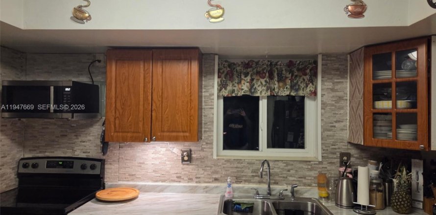 Casa en Plantation, Florida 3 dormitorios, 129.41 m2 № 2005326