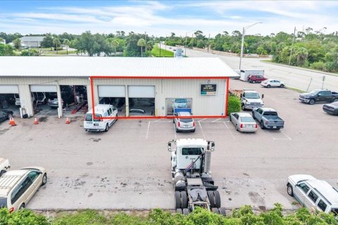 Commercial property in Punta Gorda, Florida 371.61 sq.m. № 2208811 - photo 2
