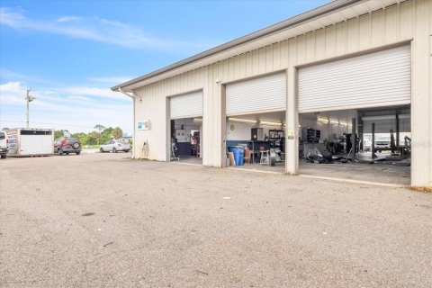 Commercial property in Punta Gorda, Florida 371.61 sq.m. № 2208811 - photo 8