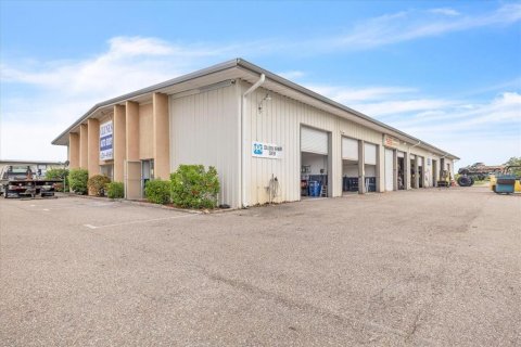 Commercial property in Punta Gorda, Florida 371.61 sq.m. № 2208811 - photo 6