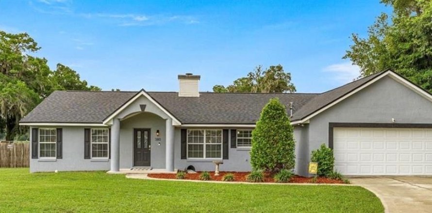 House in Ocala, Florida 3 bedrooms, 178.74 sq.m. № 1771958