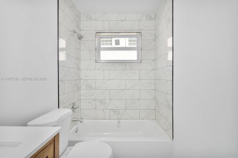 Commercial property in Miami, Florida 218.78 sq.m. № 2041783 - photo 23