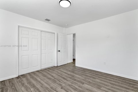 Commercial property in Miami, Florida 218.78 sq.m. № 2041783 - photo 25