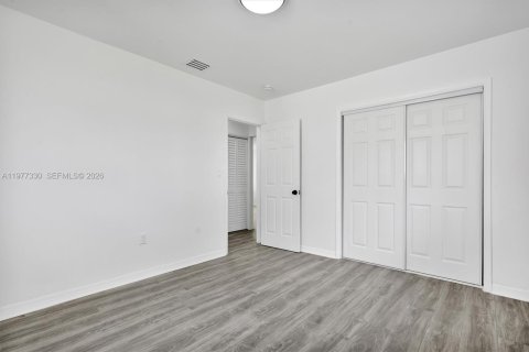 Commercial property in Miami, Florida 218.78 sq.m. № 2041783 - photo 21