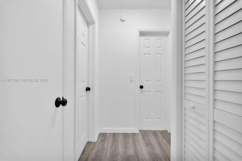 Commercial property in Miami, Florida 218.78 sq.m. № 2041783 - photo 19