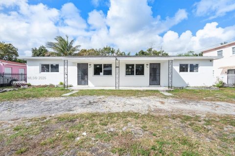 Commercial property in Miami, Florida 218.78 sq.m. № 2041783 - photo 4