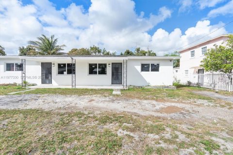 Commercial property in Miami, Florida 218.78 sq.m. № 2041783