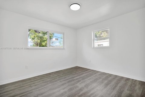 Commercial property in Miami, Florida 218.78 sq.m. № 2041783 - photo 20