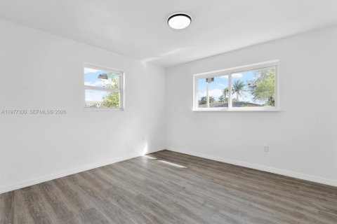 Commercial property in Miami, Florida 218.78 sq.m. № 2041783 - photo 24