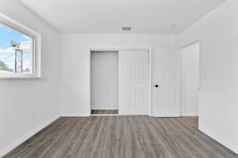 Commercial property in Miami, Florida 218.78 sq.m. № 2041783 - photo 26